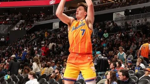 “阿曼联沙尔惊险逆袭：5胜3负，险中求胜，全员奋战，绝地反击！”